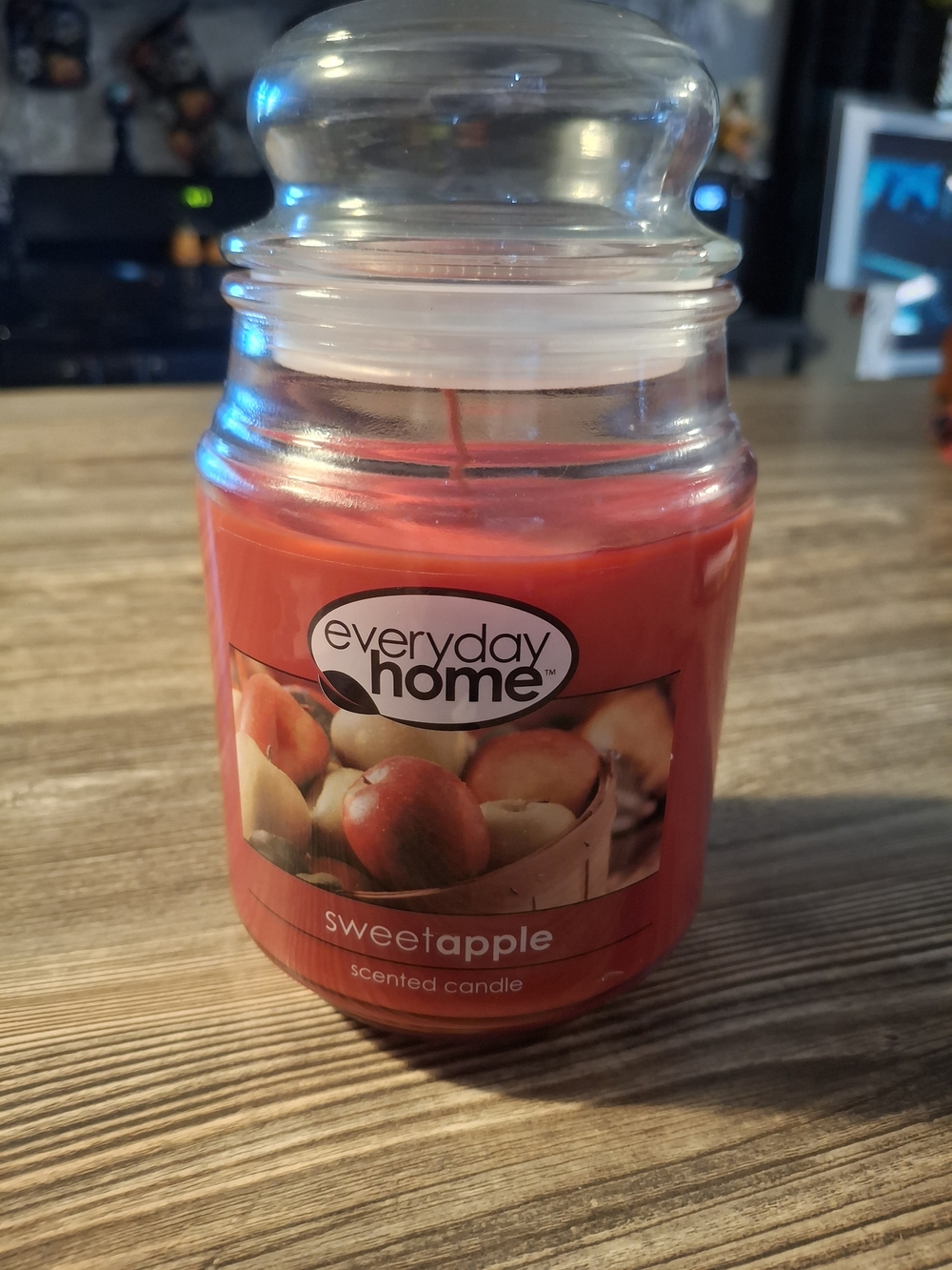 Sweet Apple Scented Jar Candle - Red